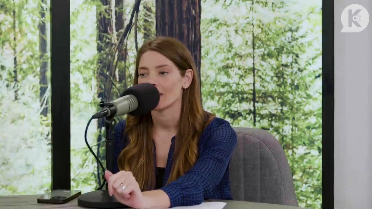 Ashley-Greene-dot-nl_TheTwilightEffectPostcast-Aflevering9NewMoonRewatchPart3of3-0514.jpg Ashley-Greene-dot-nl_TheTwilightEffectPostcast-Aflevering9NewMoonRewatchPart3of3-0514.jpg