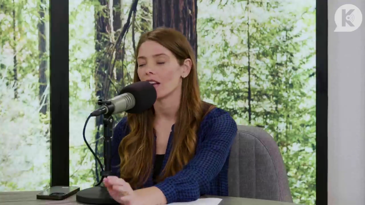 Ashley-Greene-dot-nl_TheTwilightEffectPostcast-Aflevering9NewMoonRewatchPart3of3-0517.jpg Ashley-Greene-dot-nl_TheTwilightEffectPostcast-Aflevering9NewMoonRewatchPart3of3-0517.jpg