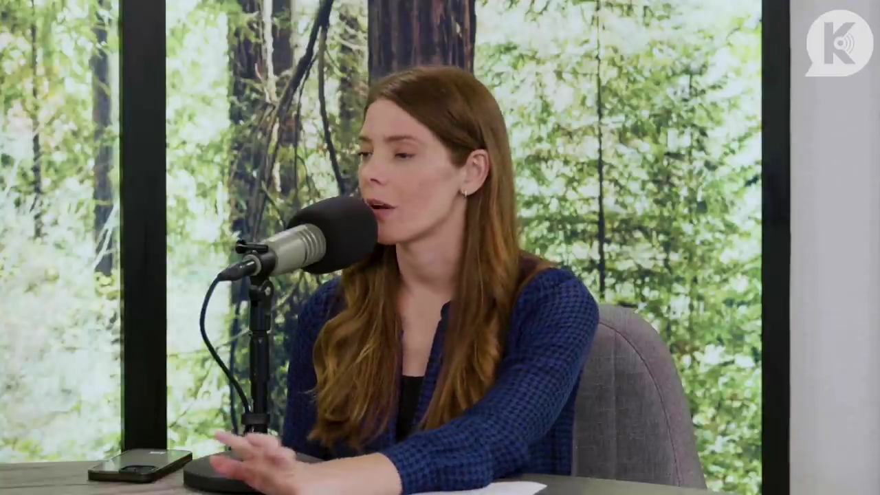 Ashley-Greene-dot-nl_TheTwilightEffectPostcast-Aflevering9NewMoonRewatchPart3of3-0518.jpg Ashley-Greene-dot-nl_TheTwilightEffectPostcast-Aflevering9NewMoonRewatchPart3of3-0518.jpg