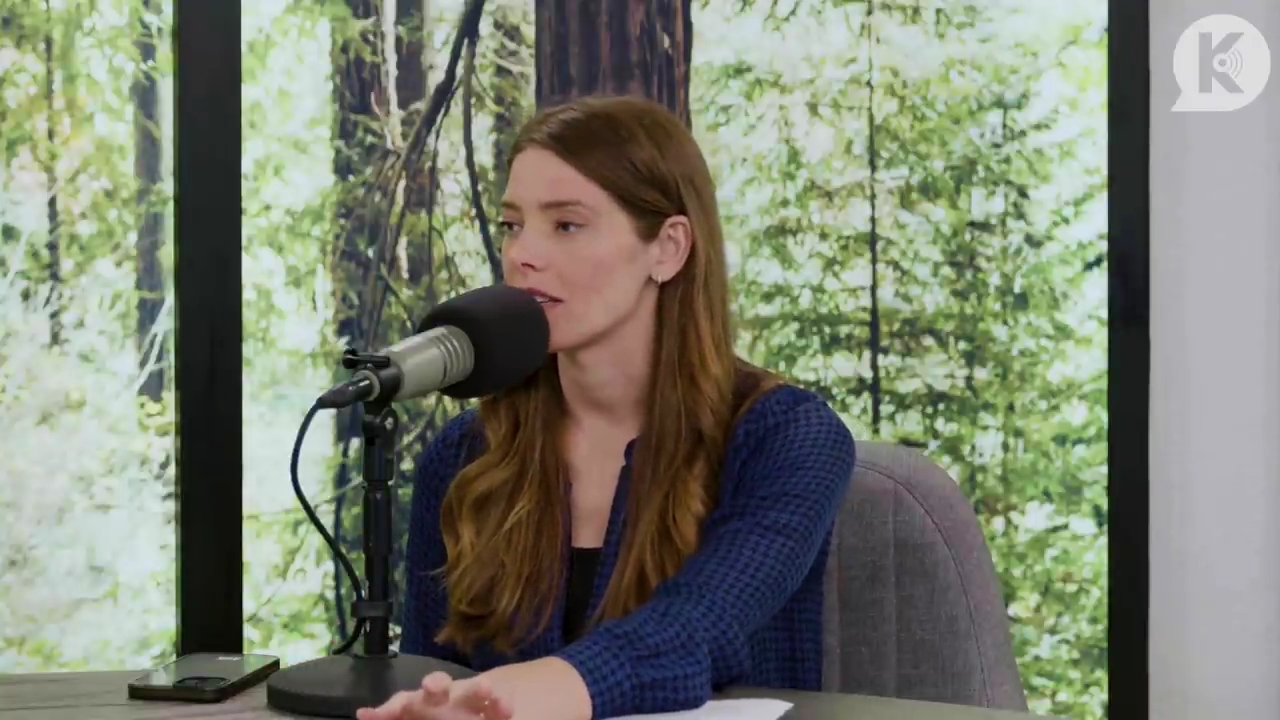 Ashley-Greene-dot-nl_TheTwilightEffectPostcast-Aflevering9NewMoonRewatchPart3of3-0519.jpg Ashley-Greene-dot-nl_TheTwilightEffectPostcast-Aflevering9NewMoonRewatchPart3of3-0519.jpg