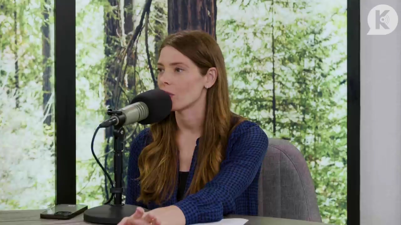 Ashley-Greene-dot-nl_TheTwilightEffectPostcast-Aflevering9NewMoonRewatchPart3of3-0520.jpg Ashley-Greene-dot-nl_TheTwilightEffectPostcast-Aflevering9NewMoonRewatchPart3of3-0520.jpg