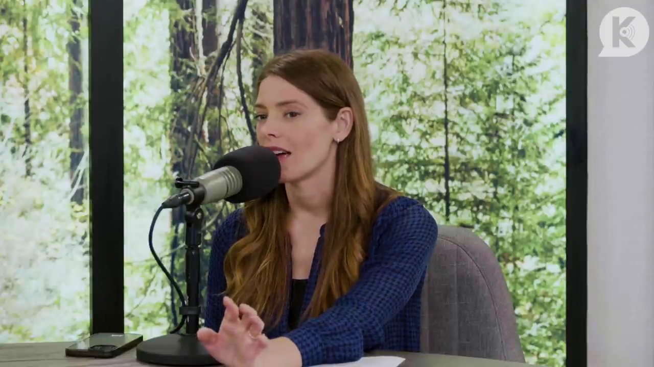 Ashley-Greene-dot-nl_TheTwilightEffectPostcast-Aflevering9NewMoonRewatchPart3of3-0522.jpg Ashley-Greene-dot-nl_TheTwilightEffectPostcast-Aflevering9NewMoonRewatchPart3of3-0522.jpg