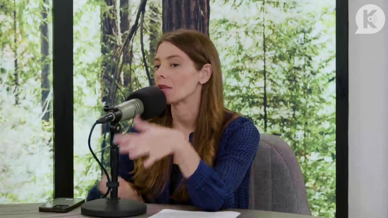 Ashley-Greene-dot-nl_TheTwilightEffectPostcast-Aflevering9NewMoonRewatchPart3of3-0523.jpg Ashley-Greene-dot-nl_TheTwilightEffectPostcast-Aflevering9NewMoonRewatchPart3of3-0523.jpg