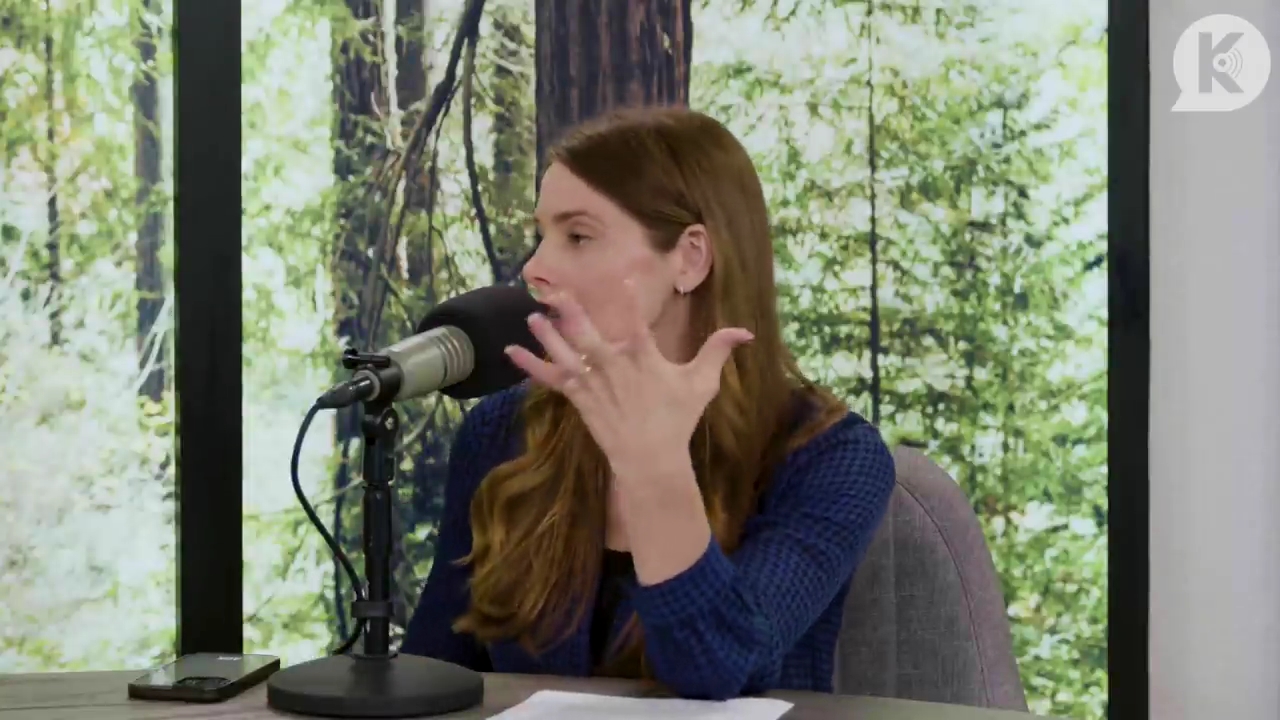 Ashley-Greene-dot-nl_TheTwilightEffectPostcast-Aflevering9NewMoonRewatchPart3of3-0524.jpg Ashley-Greene-dot-nl_TheTwilightEffectPostcast-Aflevering9NewMoonRewatchPart3of3-0524.jpg