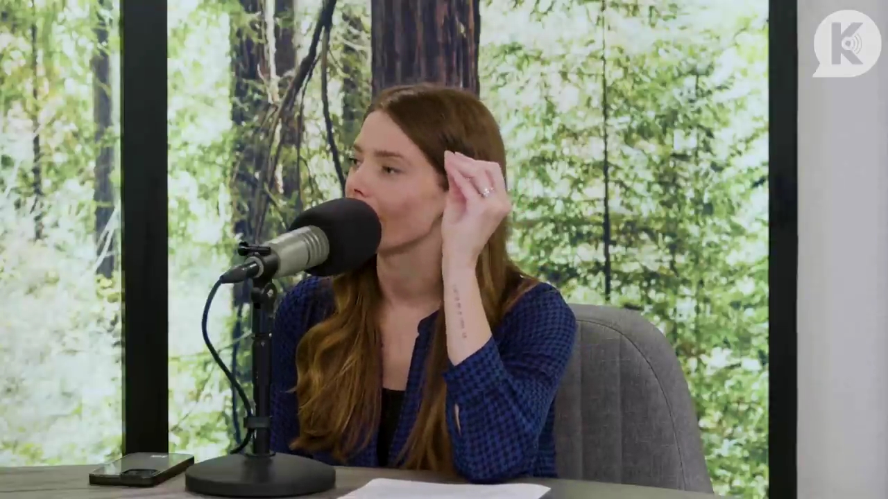 Ashley-Greene-dot-nl_TheTwilightEffectPostcast-Aflevering9NewMoonRewatchPart3of3-0527.jpg Ashley-Greene-dot-nl_TheTwilightEffectPostcast-Aflevering9NewMoonRewatchPart3of3-0527.jpg