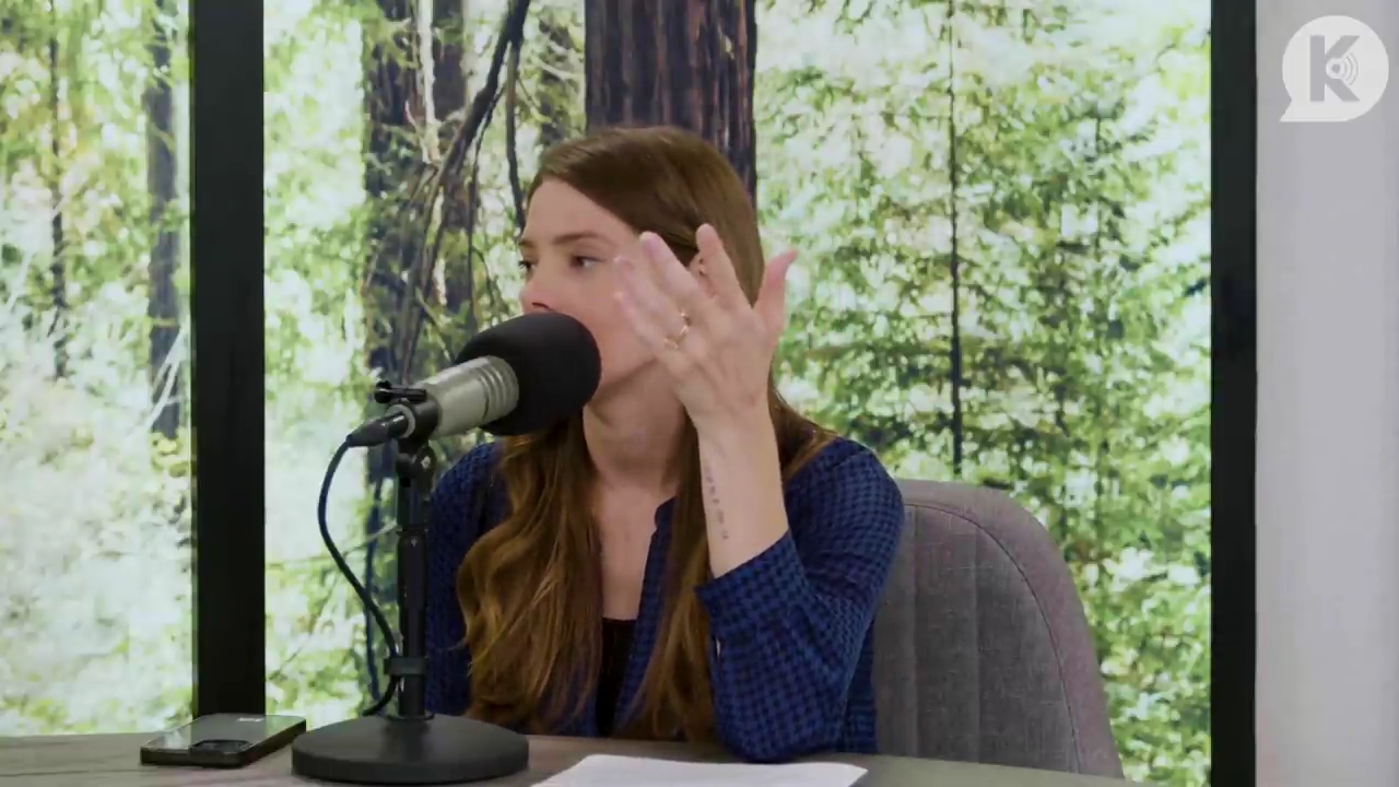 Ashley-Greene-dot-nl_TheTwilightEffectPostcast-Aflevering9NewMoonRewatchPart3of3-0529.jpg Ashley-Greene-dot-nl_TheTwilightEffectPostcast-Aflevering9NewMoonRewatchPart3of3-0529.jpg