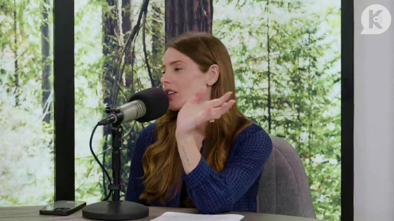 Ashley-Greene-dot-nl_TheTwilightEffectPostcast-Aflevering9NewMoonRewatchPart3of3-0547.jpg Ashley-Greene-dot-nl_TheTwilightEffectPostcast-Aflevering9NewMoonRewatchPart3of3-0547.jpg