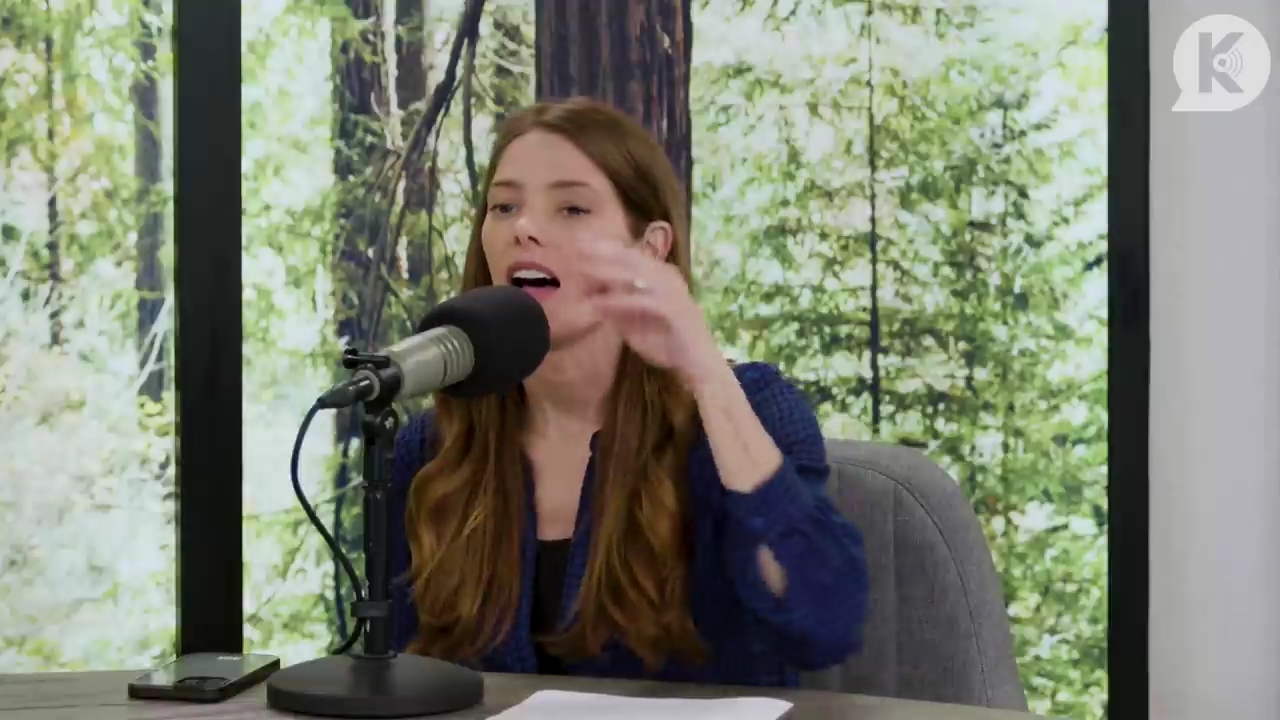 Ashley-Greene-dot-nl_TheTwilightEffectPostcast-Aflevering9NewMoonRewatchPart3of3-0577.jpg Ashley-Greene-dot-nl_TheTwilightEffectPostcast-Aflevering9NewMoonRewatchPart3of3-0577.jpg