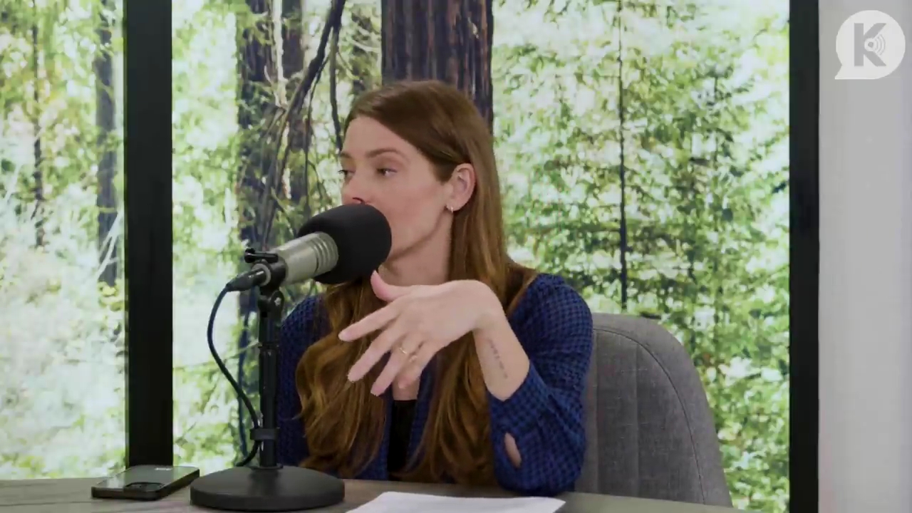 Ashley-Greene-dot-nl_TheTwilightEffectPostcast-Aflevering9NewMoonRewatchPart3of3-0580.jpg Ashley-Greene-dot-nl_TheTwilightEffectPostcast-Aflevering9NewMoonRewatchPart3of3-0580.jpg