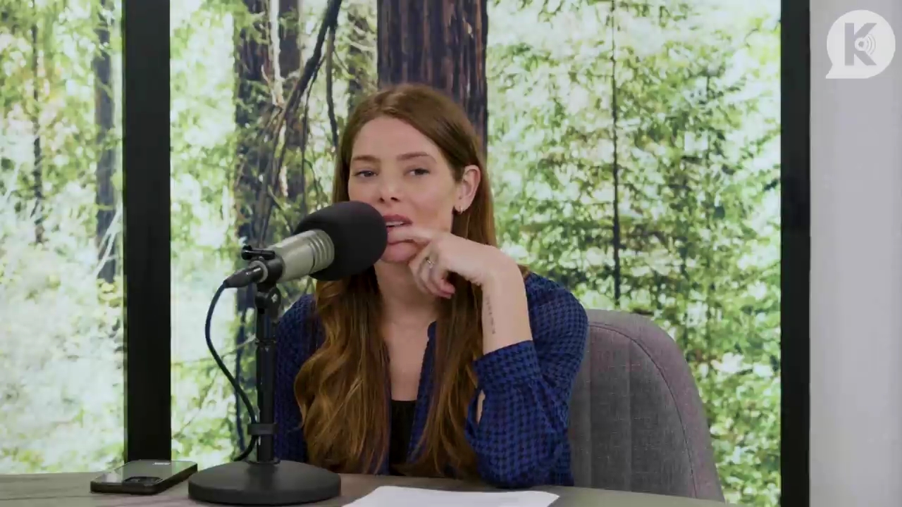 Ashley-Greene-dot-nl_TheTwilightEffectPostcast-Aflevering9NewMoonRewatchPart3of3-0600.jpg Ashley-Greene-dot-nl_TheTwilightEffectPostcast-Aflevering9NewMoonRewatchPart3of3-0600.jpg