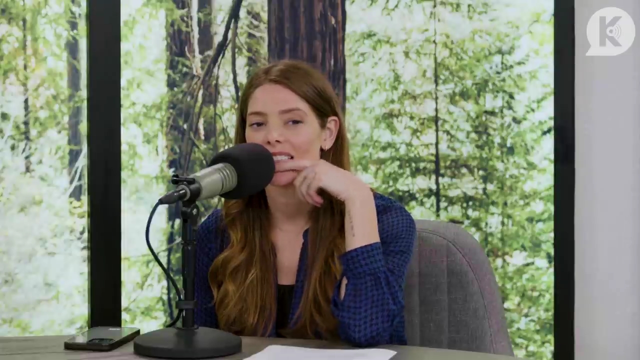 Ashley-Greene-dot-nl_TheTwilightEffectPostcast-Aflevering9NewMoonRewatchPart3of3-0601.jpg Ashley-Greene-dot-nl_TheTwilightEffectPostcast-Aflevering9NewMoonRewatchPart3of3-0601.jpg