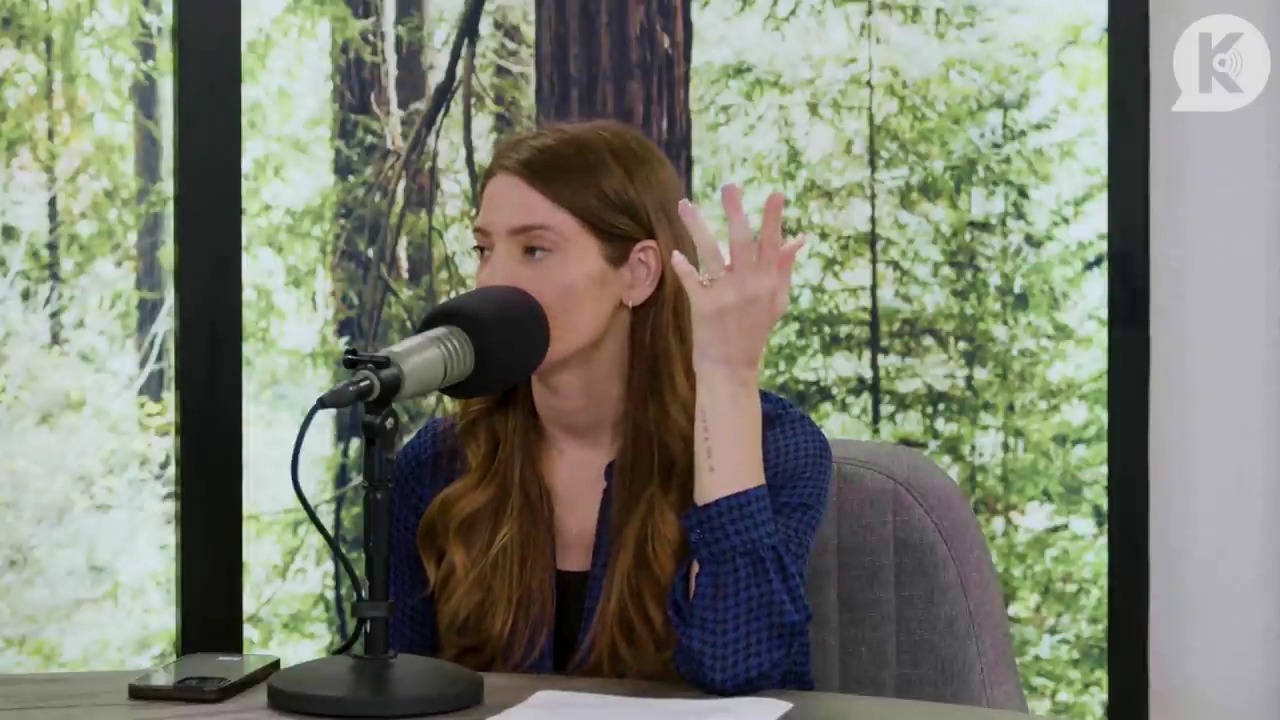 Ashley-Greene-dot-nl_TheTwilightEffectPostcast-Aflevering9NewMoonRewatchPart3of3-0602.jpg Ashley-Greene-dot-nl_TheTwilightEffectPostcast-Aflevering9NewMoonRewatchPart3of3-0602.jpg