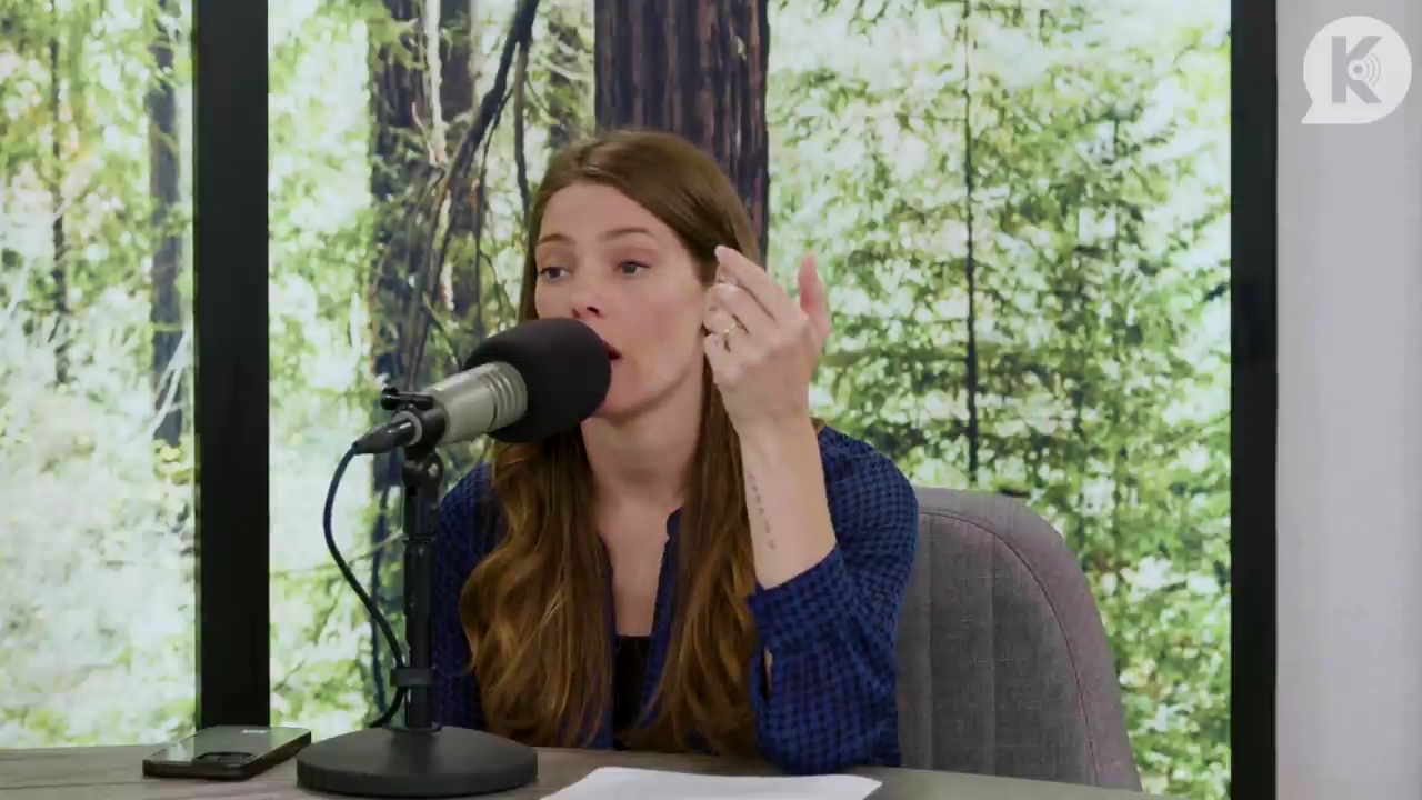 Ashley-Greene-dot-nl_TheTwilightEffectPostcast-Aflevering9NewMoonRewatchPart3of3-0607.jpg Ashley-Greene-dot-nl_TheTwilightEffectPostcast-Aflevering9NewMoonRewatchPart3of3-0607.jpg