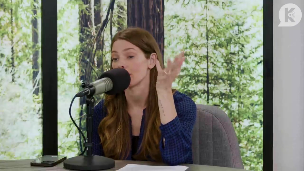 Ashley-Greene-dot-nl_TheTwilightEffectPostcast-Aflevering9NewMoonRewatchPart3of3-0608.jpg Ashley-Greene-dot-nl_TheTwilightEffectPostcast-Aflevering9NewMoonRewatchPart3of3-0608.jpg