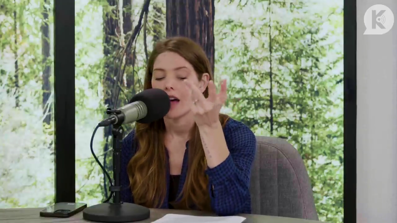 Ashley-Greene-dot-nl_TheTwilightEffectPostcast-Aflevering9NewMoonRewatchPart3of3-0616.jpg Ashley-Greene-dot-nl_TheTwilightEffectPostcast-Aflevering9NewMoonRewatchPart3of3-0616.jpg