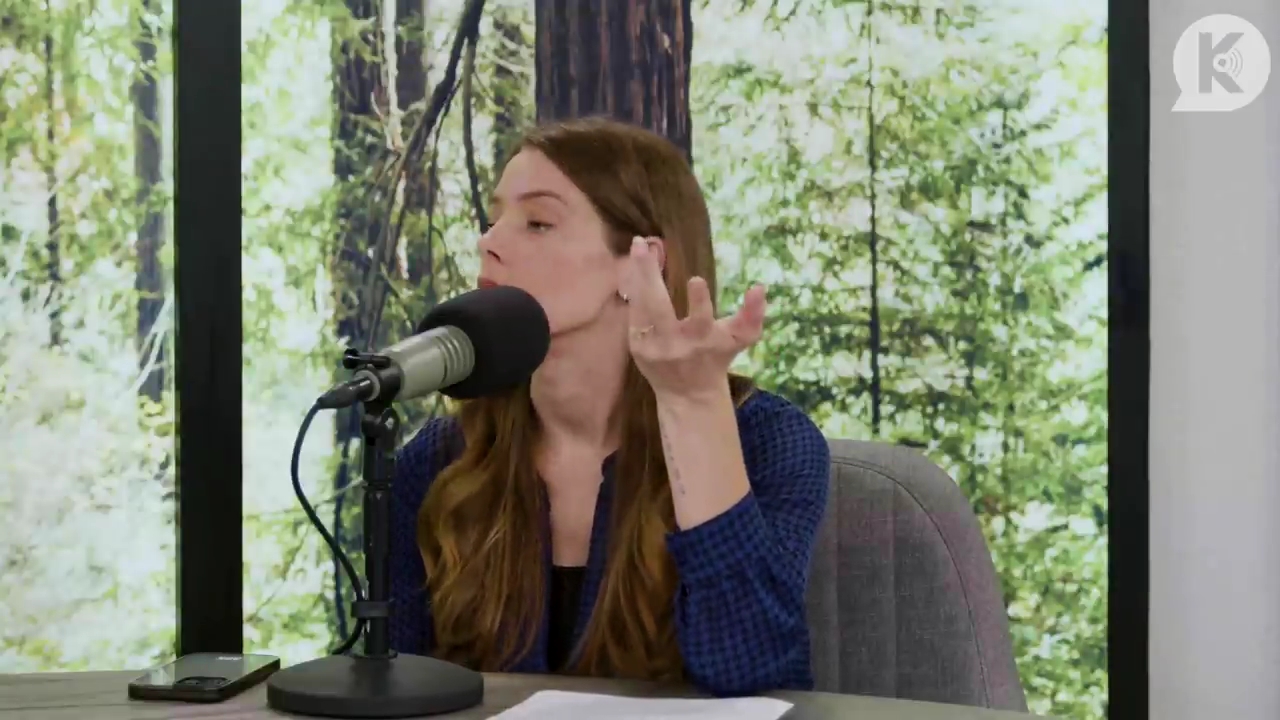 Ashley-Greene-dot-nl_TheTwilightEffectPostcast-Aflevering9NewMoonRewatchPart3of3-0617.jpg Ashley-Greene-dot-nl_TheTwilightEffectPostcast-Aflevering9NewMoonRewatchPart3of3-0617.jpg