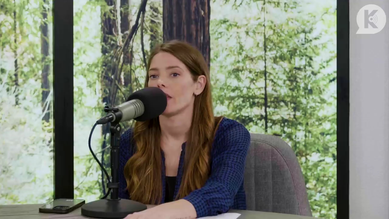 Ashley-Greene-dot-nl_TheTwilightEffectPostcast-Aflevering9NewMoonRewatchPart3of3-0620.jpg Ashley-Greene-dot-nl_TheTwilightEffectPostcast-Aflevering9NewMoonRewatchPart3of3-0620.jpg