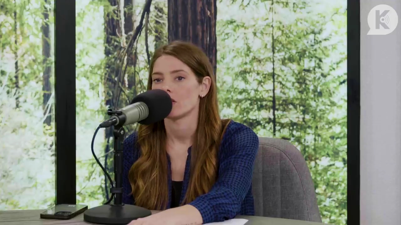 Ashley-Greene-dot-nl_TheTwilightEffectPostcast-Aflevering9NewMoonRewatchPart3of3-0621.jpg Ashley-Greene-dot-nl_TheTwilightEffectPostcast-Aflevering9NewMoonRewatchPart3of3-0621.jpg