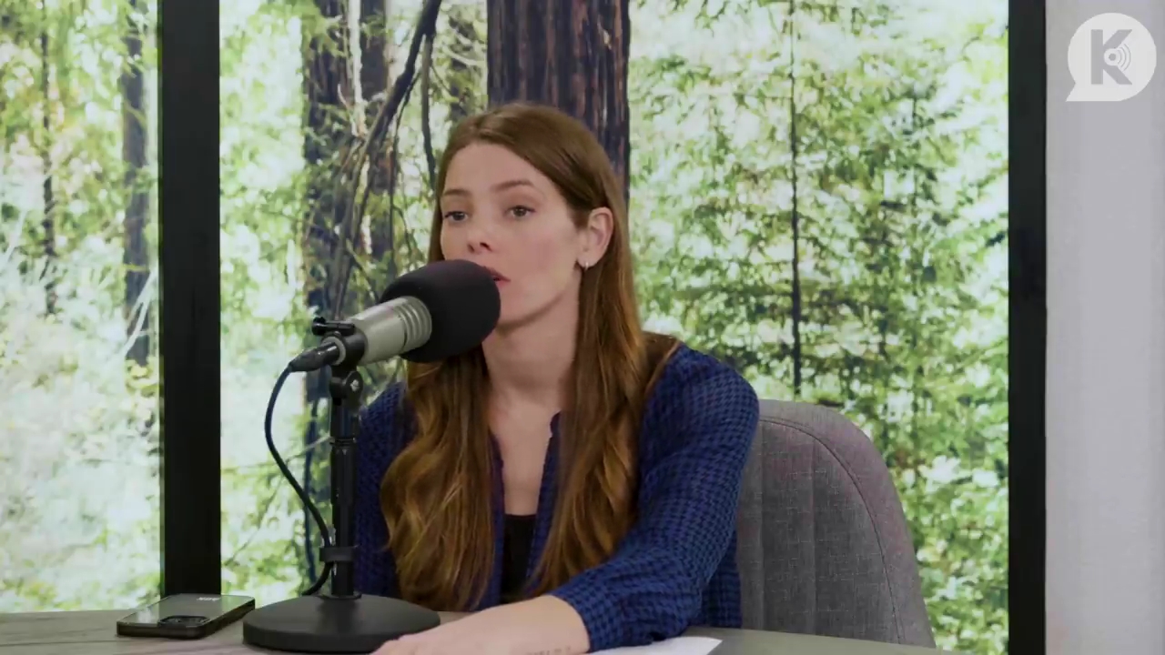 Ashley-Greene-dot-nl_TheTwilightEffectPostcast-Aflevering9NewMoonRewatchPart3of3-0623.jpg Ashley-Greene-dot-nl_TheTwilightEffectPostcast-Aflevering9NewMoonRewatchPart3of3-0623.jpg