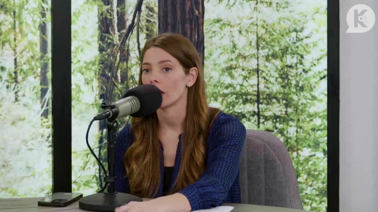 Ashley-Greene-dot-nl_TheTwilightEffectPostcast-Aflevering9NewMoonRewatchPart3of3-0624.jpg Ashley-Greene-dot-nl_TheTwilightEffectPostcast-Aflevering9NewMoonRewatchPart3of3-0624.jpg