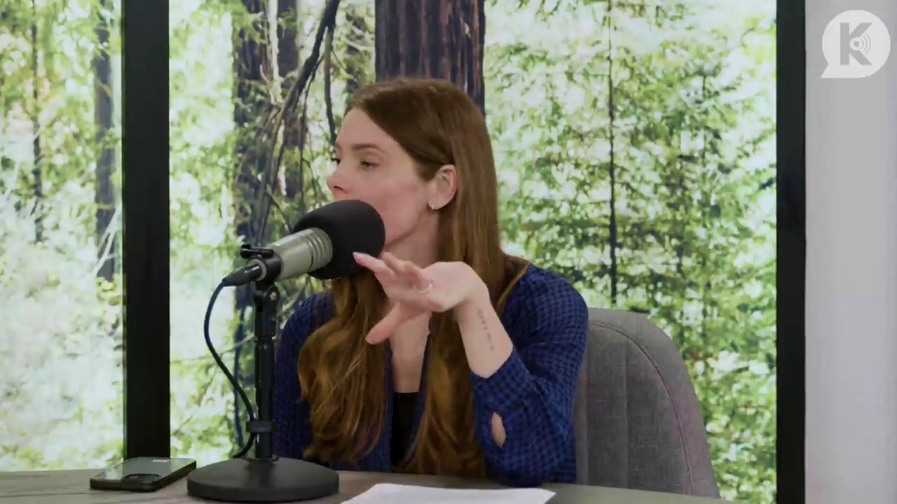 Ashley-Greene-dot-nl_TheTwilightEffectPostcast-Aflevering9NewMoonRewatchPart3of3-0629.jpg Ashley-Greene-dot-nl_TheTwilightEffectPostcast-Aflevering9NewMoonRewatchPart3of3-0629.jpg