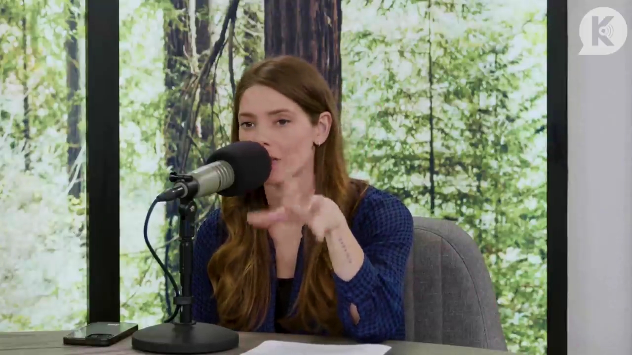 Ashley-Greene-dot-nl_TheTwilightEffectPostcast-Aflevering9NewMoonRewatchPart3of3-0630.jpg Ashley-Greene-dot-nl_TheTwilightEffectPostcast-Aflevering9NewMoonRewatchPart3of3-0630.jpg