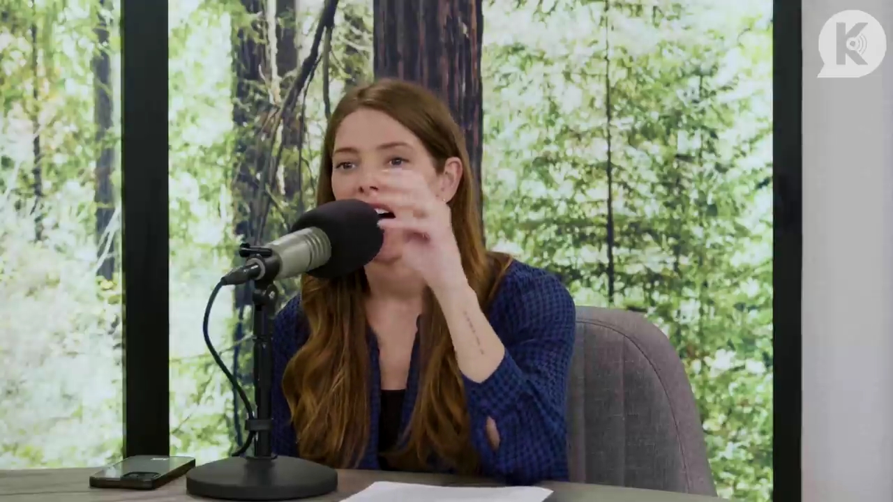 Ashley-Greene-dot-nl_TheTwilightEffectPostcast-Aflevering9NewMoonRewatchPart3of3-0631.jpg Ashley-Greene-dot-nl_TheTwilightEffectPostcast-Aflevering9NewMoonRewatchPart3of3-0631.jpg