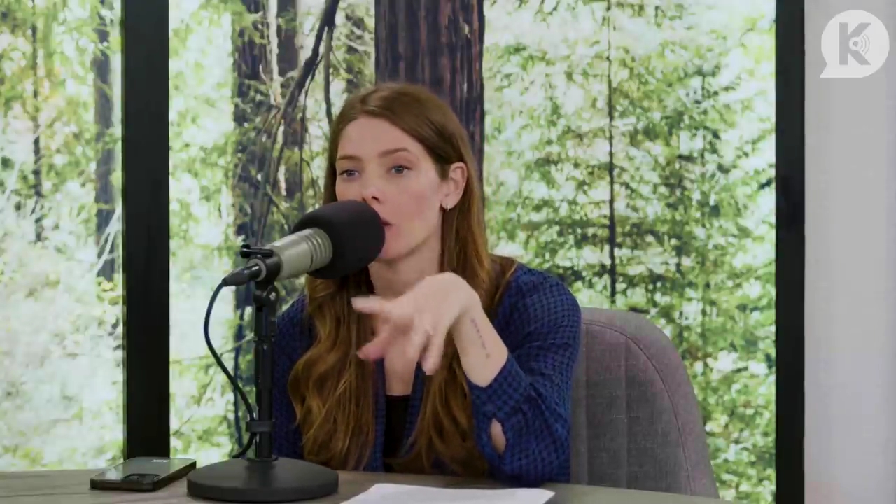 Ashley-Greene-dot-nl_TheTwilightEffectPostcast-Aflevering9NewMoonRewatchPart3of3-0636.jpg Ashley-Greene-dot-nl_TheTwilightEffectPostcast-Aflevering9NewMoonRewatchPart3of3-0636.jpg