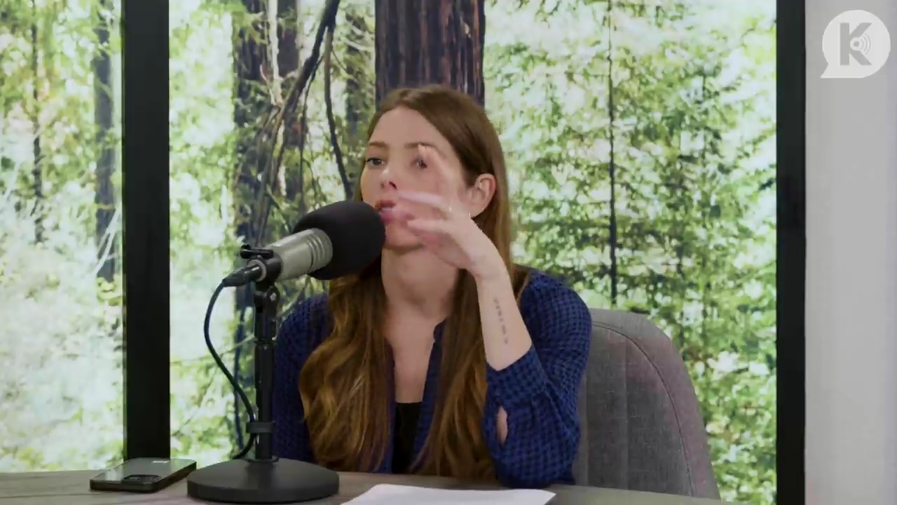 Ashley-Greene-dot-nl_TheTwilightEffectPostcast-Aflevering9NewMoonRewatchPart3of3-0638.jpg Ashley-Greene-dot-nl_TheTwilightEffectPostcast-Aflevering9NewMoonRewatchPart3of3-0638.jpg