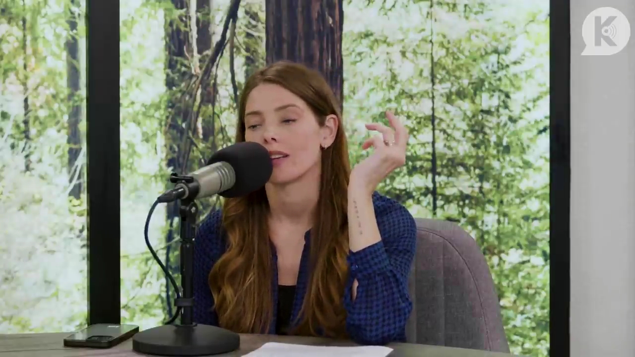 Ashley-Greene-dot-nl_TheTwilightEffectPostcast-Aflevering9NewMoonRewatchPart3of3-0641.jpg Ashley-Greene-dot-nl_TheTwilightEffectPostcast-Aflevering9NewMoonRewatchPart3of3-0641.jpg