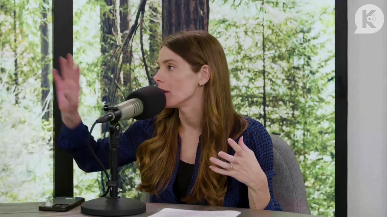 Ashley-Greene-dot-nl_TheTwilightEffectPostcast-Aflevering9NewMoonRewatchPart3of3-0672.jpg Ashley-Greene-dot-nl_TheTwilightEffectPostcast-Aflevering9NewMoonRewatchPart3of3-0672.jpg