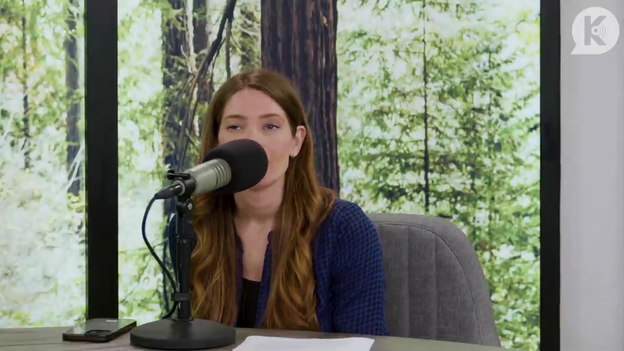 Ashley-Greene-dot-nl_TheTwilightEffectPostcast-Aflevering9NewMoonRewatchPart3of3-0688.jpg Ashley-Greene-dot-nl_TheTwilightEffectPostcast-Aflevering9NewMoonRewatchPart3of3-0688.jpg