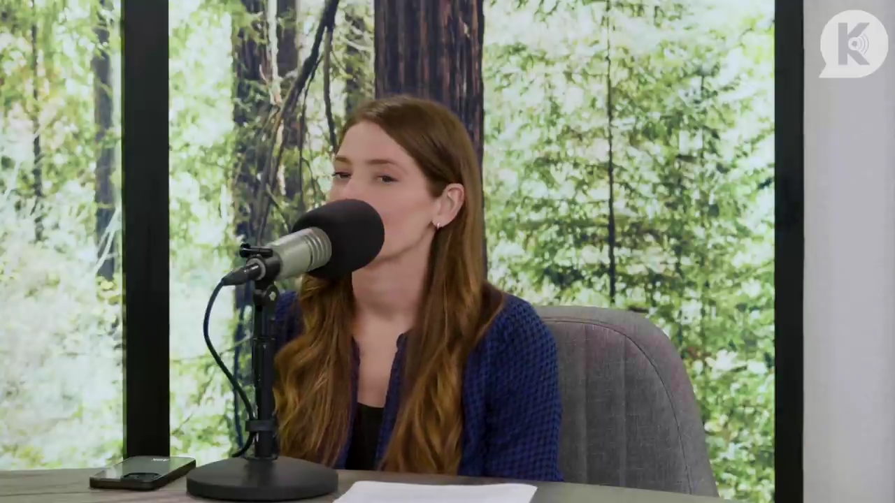 Ashley-Greene-dot-nl_TheTwilightEffectPostcast-Aflevering9NewMoonRewatchPart3of3-0691.jpg Ashley-Greene-dot-nl_TheTwilightEffectPostcast-Aflevering9NewMoonRewatchPart3of3-0691.jpg