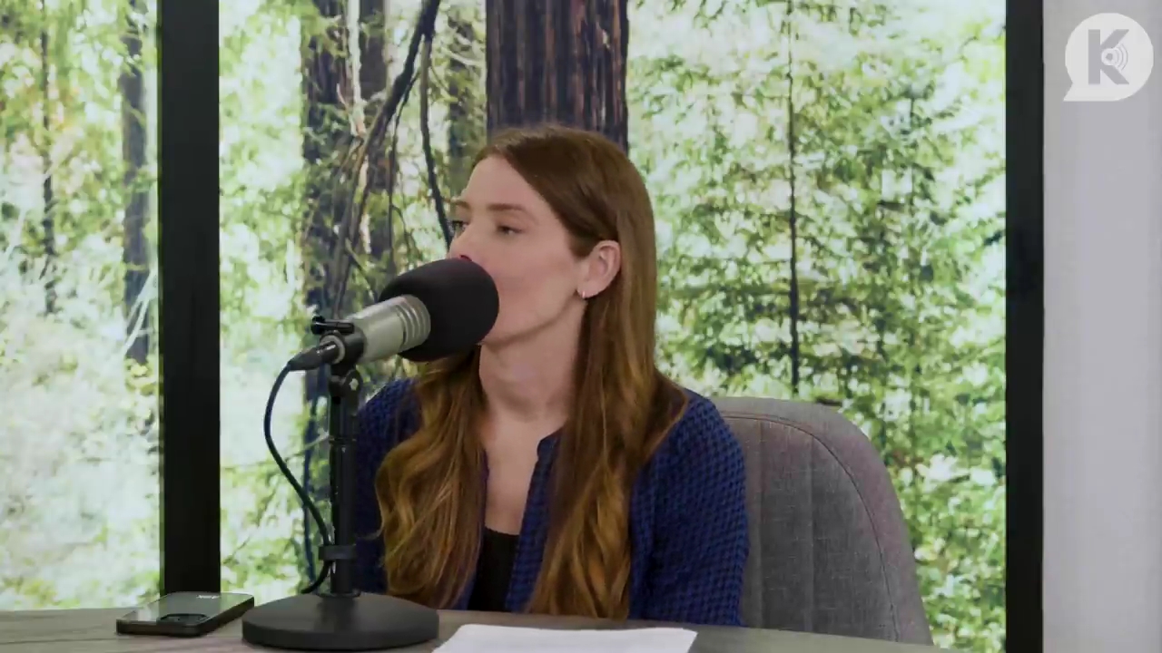 Ashley-Greene-dot-nl_TheTwilightEffectPostcast-Aflevering9NewMoonRewatchPart3of3-0692.jpg Ashley-Greene-dot-nl_TheTwilightEffectPostcast-Aflevering9NewMoonRewatchPart3of3-0692.jpg