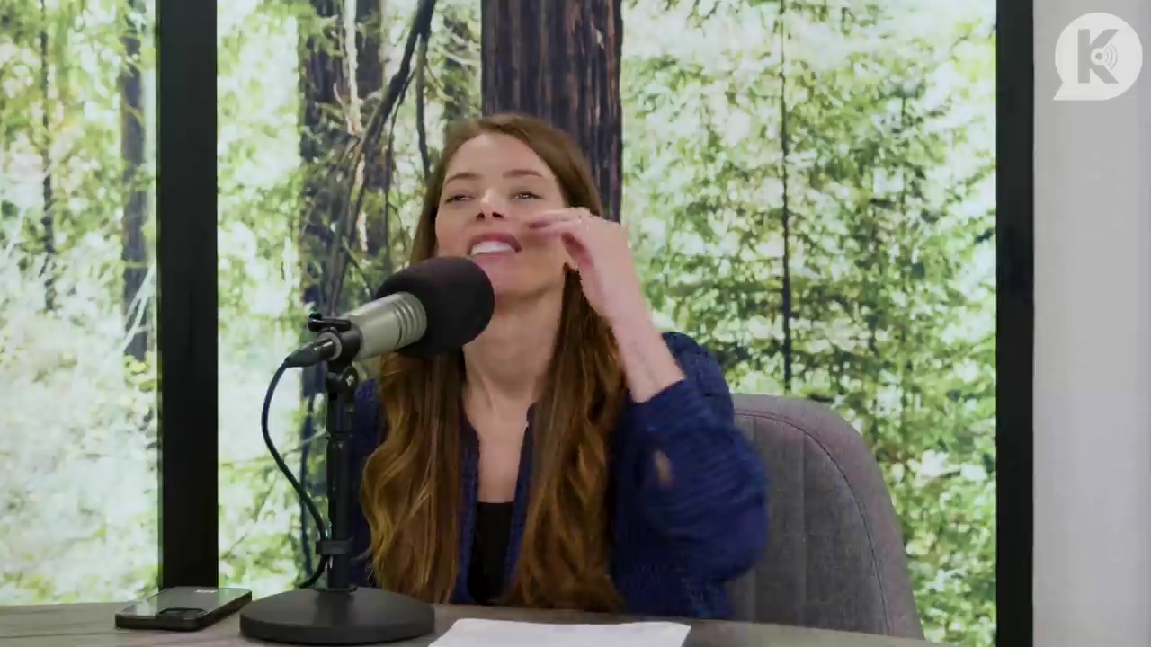 Ashley-Greene-dot-nl_TheTwilightEffectPostcast-Aflevering9NewMoonRewatchPart3of3-0698.jpg Ashley-Greene-dot-nl_TheTwilightEffectPostcast-Aflevering9NewMoonRewatchPart3of3-0698.jpg