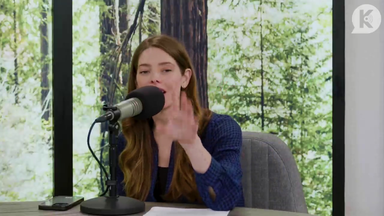 Ashley-Greene-dot-nl_TheTwilightEffectPostcast-Aflevering9NewMoonRewatchPart3of3-0700.jpg Ashley-Greene-dot-nl_TheTwilightEffectPostcast-Aflevering9NewMoonRewatchPart3of3-0700.jpg