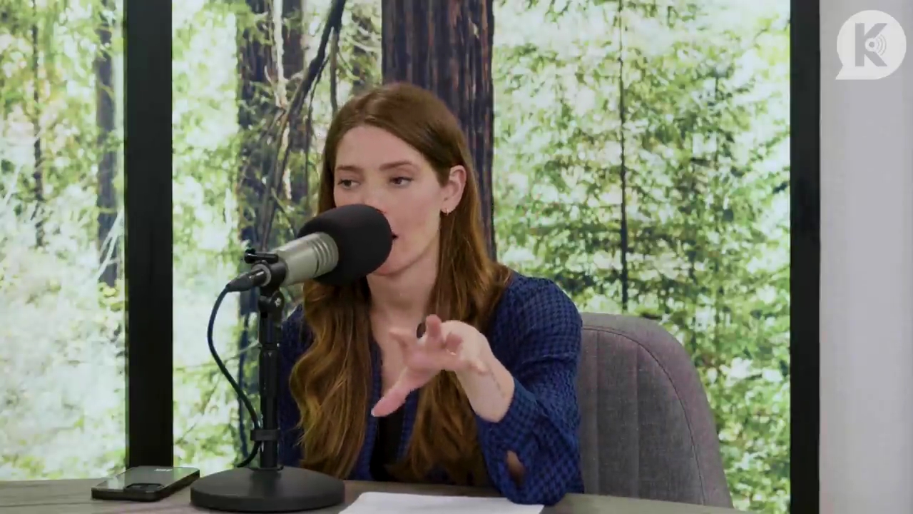 Ashley-Greene-dot-nl_TheTwilightEffectPostcast-Aflevering9NewMoonRewatchPart3of3-0703.jpg Ashley-Greene-dot-nl_TheTwilightEffectPostcast-Aflevering9NewMoonRewatchPart3of3-0703.jpg