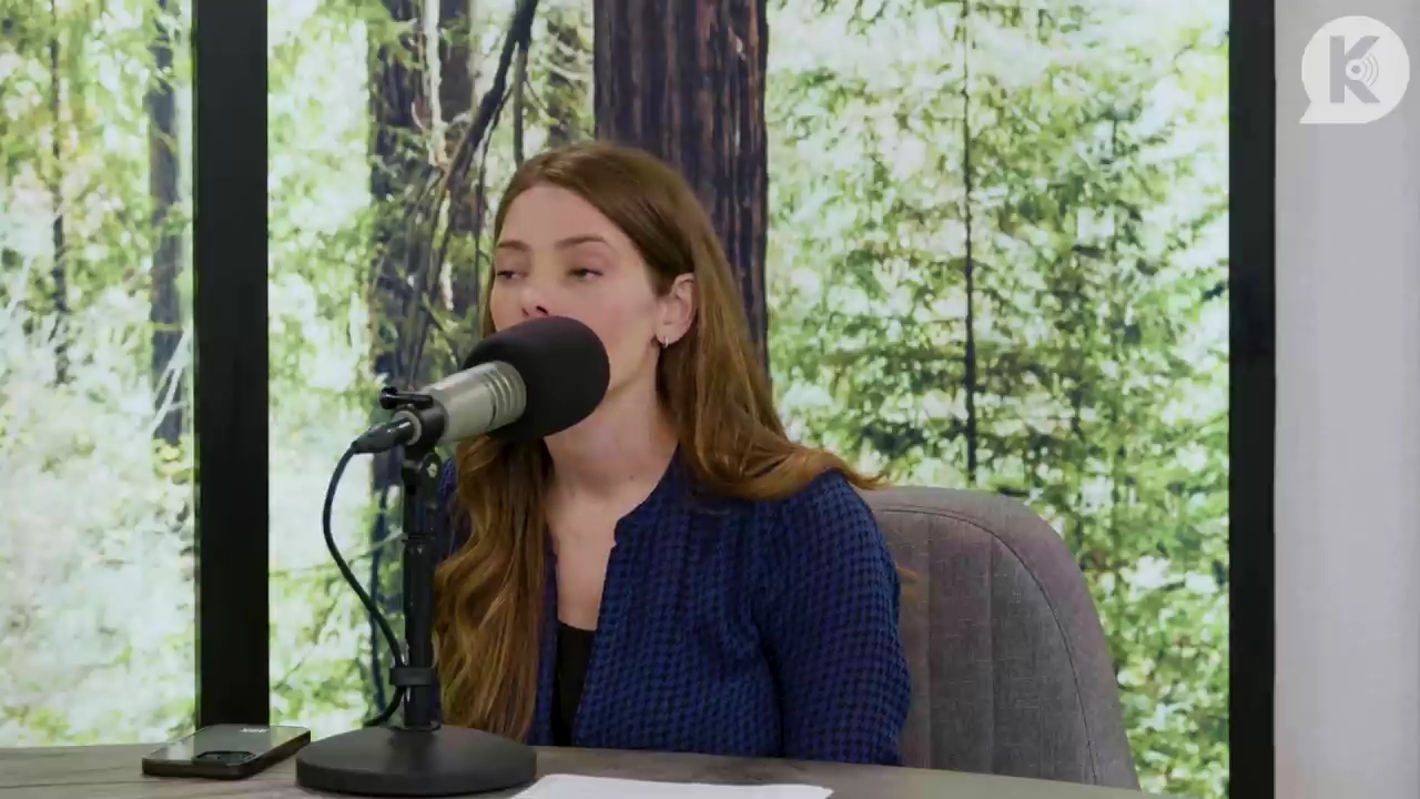 Ashley-Greene-dot-nl_TheTwilightEffectPostcast-Aflevering9NewMoonRewatchPart3of3-0753.jpg Ashley-Greene-dot-nl_TheTwilightEffectPostcast-Aflevering9NewMoonRewatchPart3of3-0753.jpg