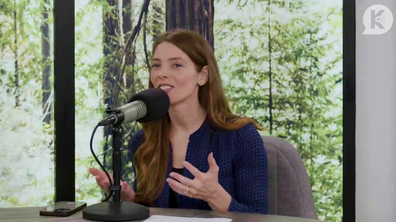 Ashley-Greene-dot-nl_TheTwilightEffectPostcast-Aflevering9NewMoonRewatchPart3of3-0759.jpg Ashley-Greene-dot-nl_TheTwilightEffectPostcast-Aflevering9NewMoonRewatchPart3of3-0759.jpg