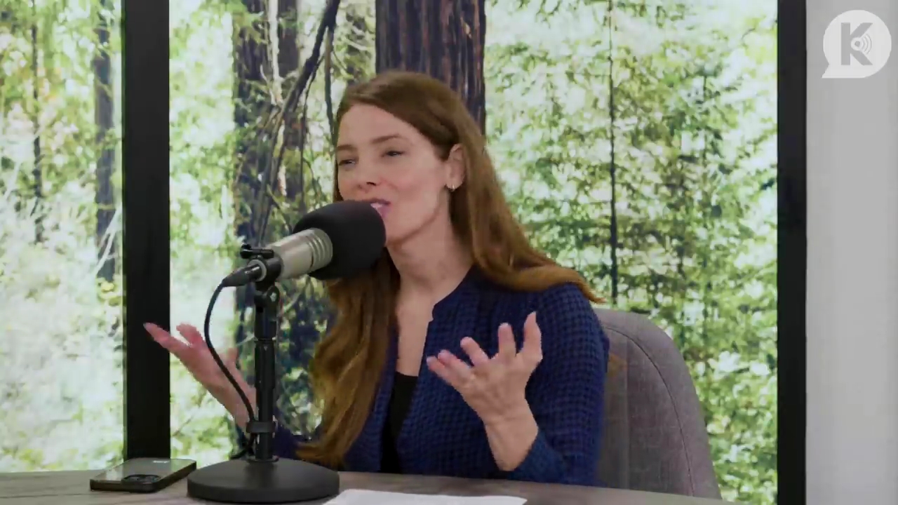 Ashley-Greene-dot-nl_TheTwilightEffectPostcast-Aflevering9NewMoonRewatchPart3of3-0761.jpg Ashley-Greene-dot-nl_TheTwilightEffectPostcast-Aflevering9NewMoonRewatchPart3of3-0761.jpg