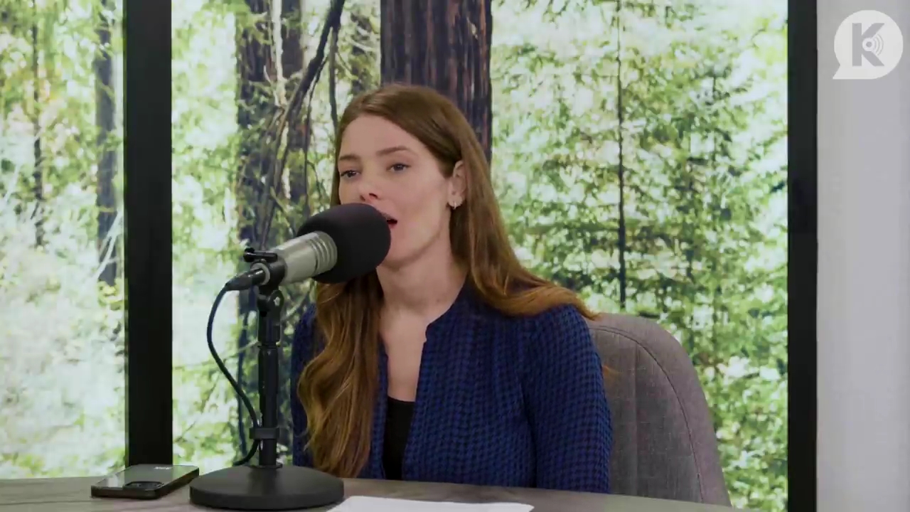 Ashley-Greene-dot-nl_TheTwilightEffectPostcast-Aflevering9NewMoonRewatchPart3of3-0767.jpg Ashley-Greene-dot-nl_TheTwilightEffectPostcast-Aflevering9NewMoonRewatchPart3of3-0767.jpg