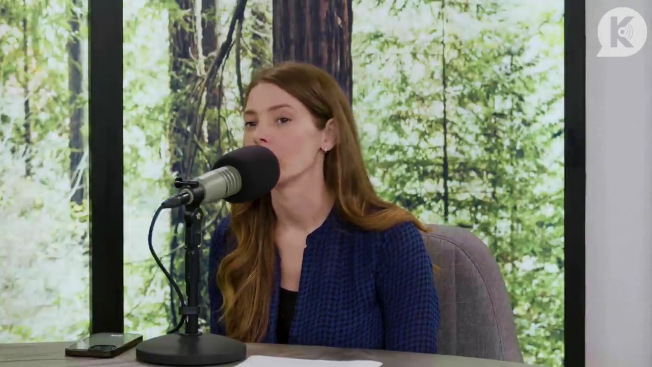 Ashley-Greene-dot-nl_TheTwilightEffectPostcast-Aflevering9NewMoonRewatchPart3of3-0770.jpg Ashley-Greene-dot-nl_TheTwilightEffectPostcast-Aflevering9NewMoonRewatchPart3of3-0770.jpg