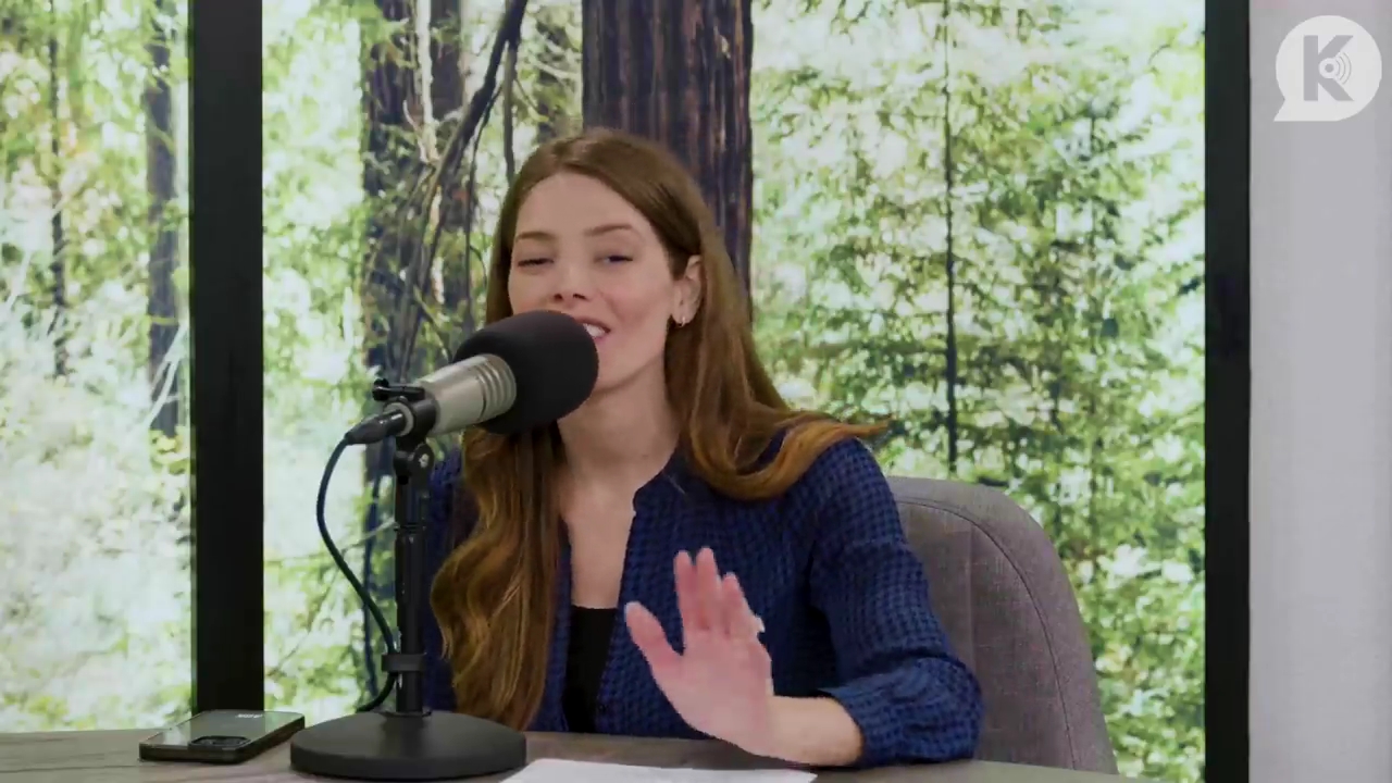 Ashley-Greene-dot-nl_TheTwilightEffectPostcast-Aflevering9NewMoonRewatchPart3of3-0809.jpg Ashley-Greene-dot-nl_TheTwilightEffectPostcast-Aflevering9NewMoonRewatchPart3of3-0809.jpg