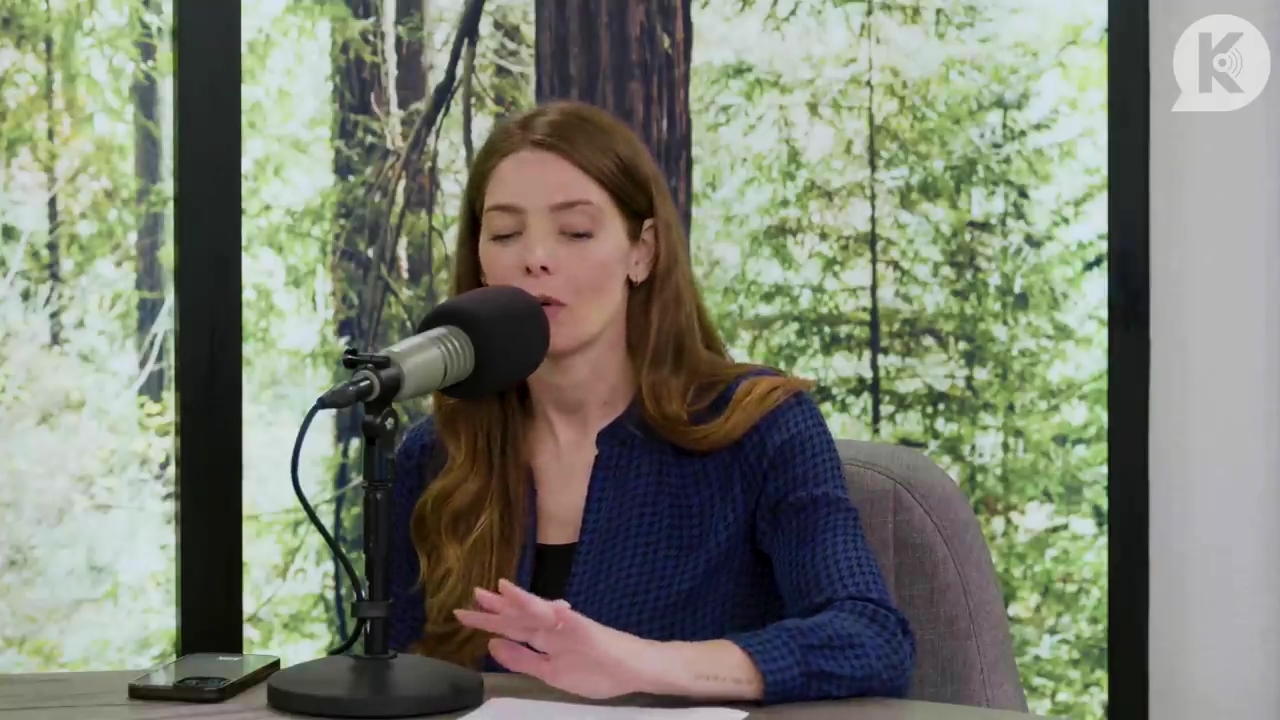 Ashley-Greene-dot-nl_TheTwilightEffectPostcast-Aflevering9NewMoonRewatchPart3of3-0815.jpg Ashley-Greene-dot-nl_TheTwilightEffectPostcast-Aflevering9NewMoonRewatchPart3of3-0815.jpg