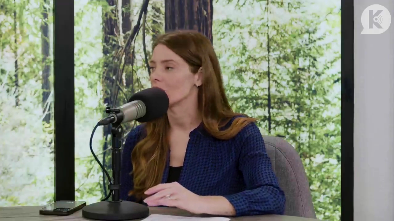 Ashley-Greene-dot-nl_TheTwilightEffectPostcast-Aflevering9NewMoonRewatchPart3of3-0816.jpg Ashley-Greene-dot-nl_TheTwilightEffectPostcast-Aflevering9NewMoonRewatchPart3of3-0816.jpg