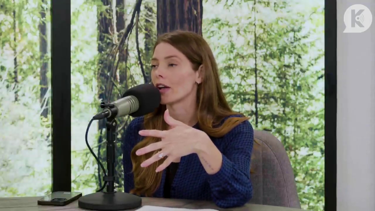 Ashley-Greene-dot-nl_TheTwilightEffectPostcast-Aflevering9NewMoonRewatchPart3of3-0825.jpg Ashley-Greene-dot-nl_TheTwilightEffectPostcast-Aflevering9NewMoonRewatchPart3of3-0825.jpg