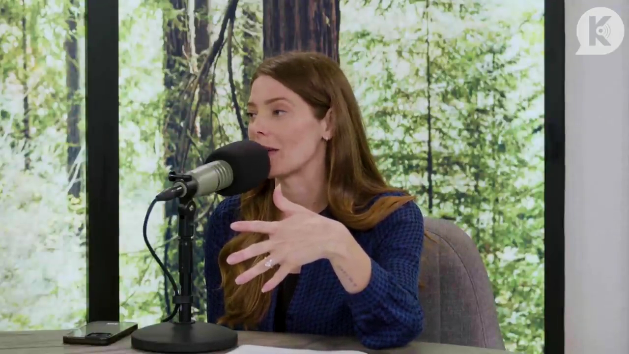 Ashley-Greene-dot-nl_TheTwilightEffectPostcast-Aflevering9NewMoonRewatchPart3of3-0827.jpg Ashley-Greene-dot-nl_TheTwilightEffectPostcast-Aflevering9NewMoonRewatchPart3of3-0827.jpg