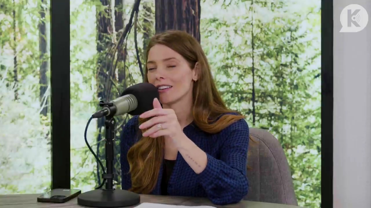 Ashley-Greene-dot-nl_TheTwilightEffectPostcast-Aflevering9NewMoonRewatchPart3of3-0829.jpg Ashley-Greene-dot-nl_TheTwilightEffectPostcast-Aflevering9NewMoonRewatchPart3of3-0829.jpg