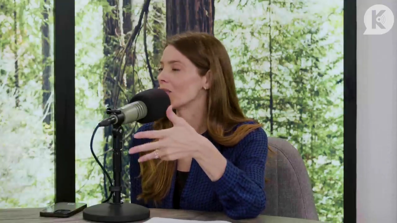 Ashley-Greene-dot-nl_TheTwilightEffectPostcast-Aflevering9NewMoonRewatchPart3of3-0830.jpg Ashley-Greene-dot-nl_TheTwilightEffectPostcast-Aflevering9NewMoonRewatchPart3of3-0830.jpg