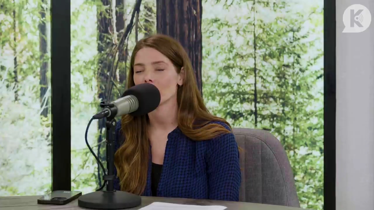 Ashley-Greene-dot-nl_TheTwilightEffectPostcast-Aflevering9NewMoonRewatchPart3of3-0841.jpg Ashley-Greene-dot-nl_TheTwilightEffectPostcast-Aflevering9NewMoonRewatchPart3of3-0841.jpg